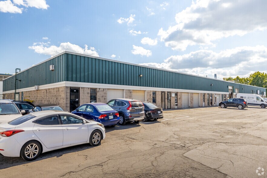 2555 Blackwell St, Ottawa, ON à louer - Photo du bâtiment - Image 3 de 3