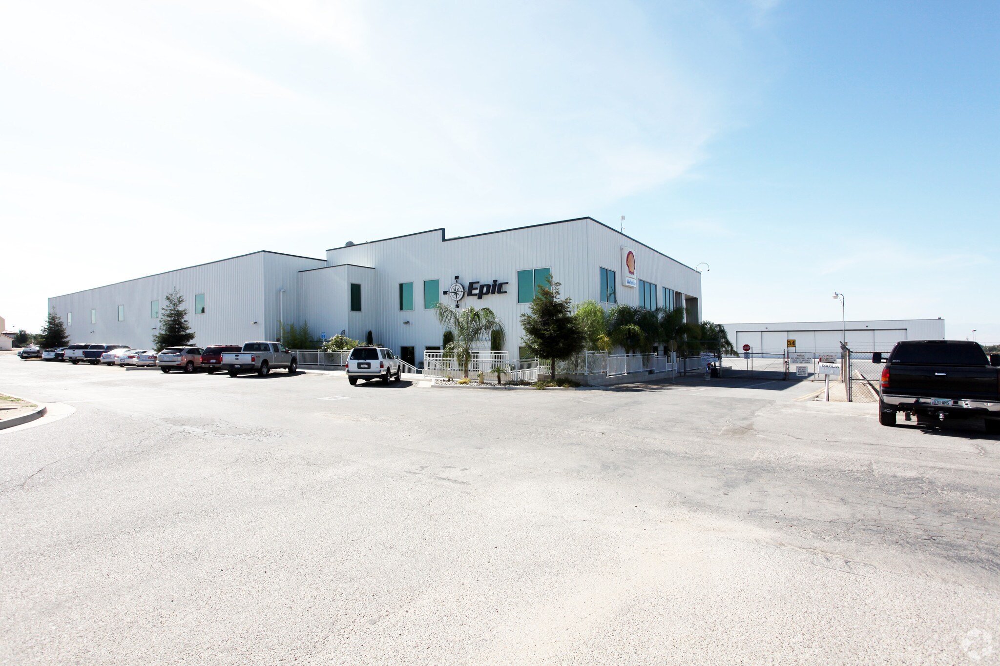 1105 Douglas St, Bakersfield, CA à vendre Photo principale- Image 1 de 8