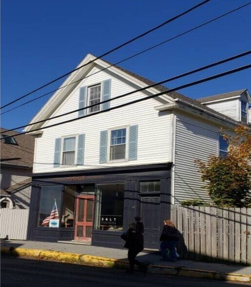 64 Main St, Vinalhaven, ME à louer - Photo du bâtiment - Image 1 de 16