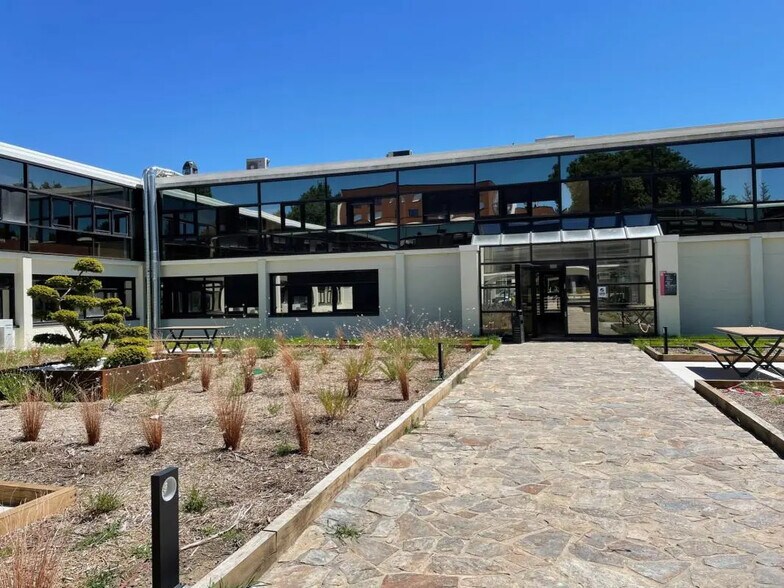 8 Boulevard Albert Einstein, Nantes à louer - Photo du bâtiment - Image 2 de 6