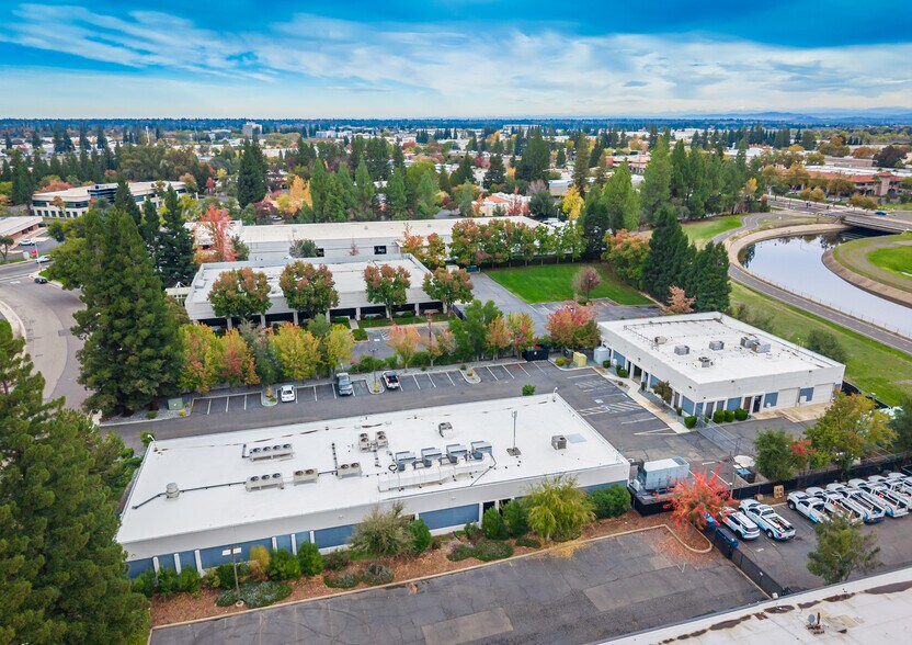 Gold Canal Data Center portefeuille de 2 propriétés à vendre sur LoopNet.ca - Photo du bâtiment - Image 3 de 10