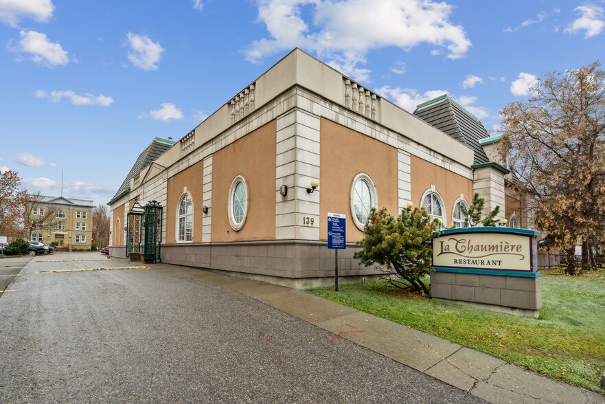 139 17th Ave SW, Calgary, AB à vendre - Photo du bâtiment - Image 1 de 1