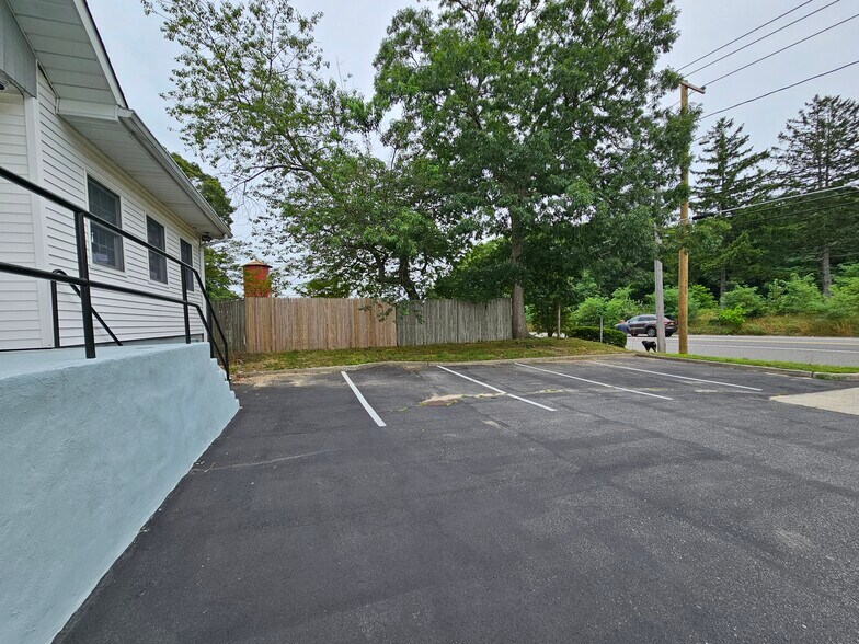 360 Hawkins Ave, Ronkonkoma, NY for sale - Building Photo - Image 2 of 29