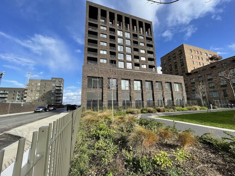 20 Magellan Blvd, London for lease - Building Photo - Image 2 of 8