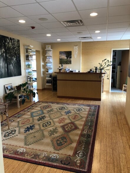 17 Glen Pond Dr, Red Hook, NY for lease - Building Photo - Image 1 of 7