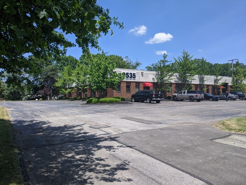 9535 Midwest Ave, Garfield Heights, OH for lease - Building Photo - Image 1 of 21