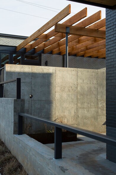 2371 Hosea L Williams Dr SE, Atlanta, GA à vendre - Photo du bâtiment - Image 3 de 12