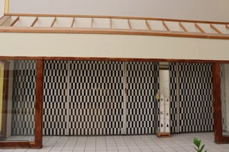 1205 NE 163rd St, North Miami Beach, FL for lease Interior Photo- Image 1 of 5