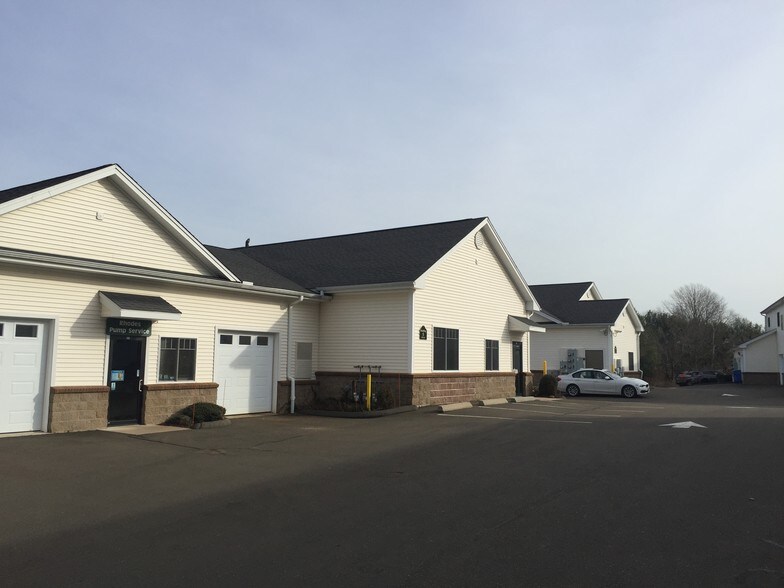 2351 Boston Post Rd, Guilford, CT à louer - Photo du bâtiment - Image 3 de 7