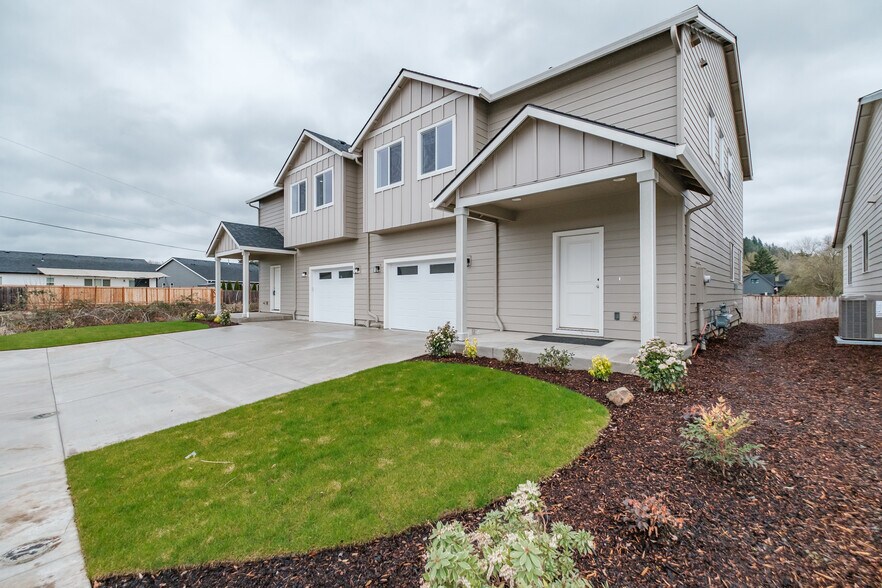 2476 Roll Tide Ct, Lebanon, OR for sale - Building Photo - Image 2 of 27