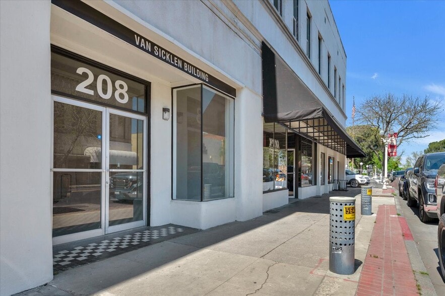 100 W 7th St, Hanford, CA for sale - Building Photo - Image 3 of 20