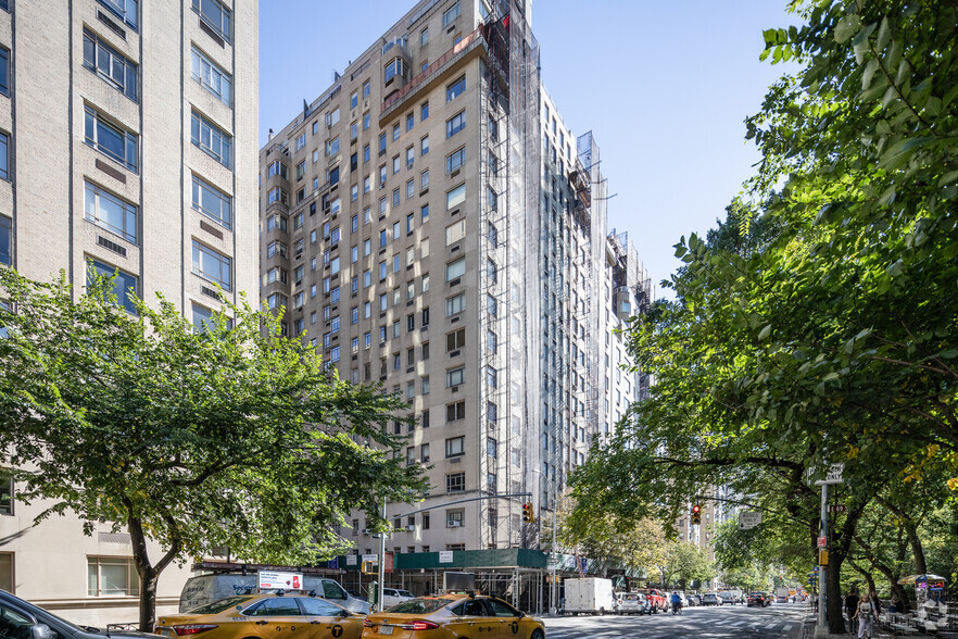 875 Fifth Ave, New York, NY à vendre - Photo principale - Image 1 de 4