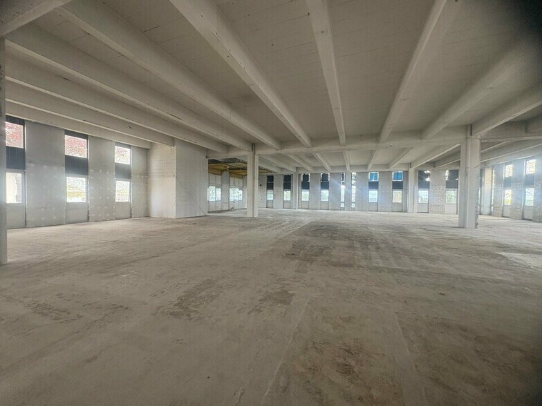 14 Rue De Villeneuve, Rungis for lease - Interior Photo - Image 1 of 30