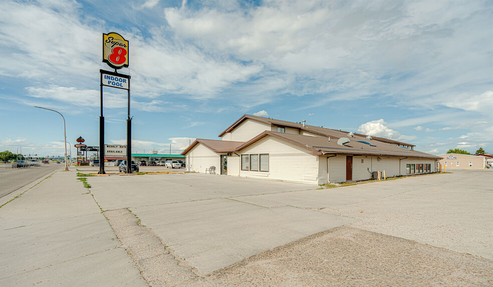 2324 2nd Ave W, Williston, ND à vendre - Photo principale - Image 1 de 1