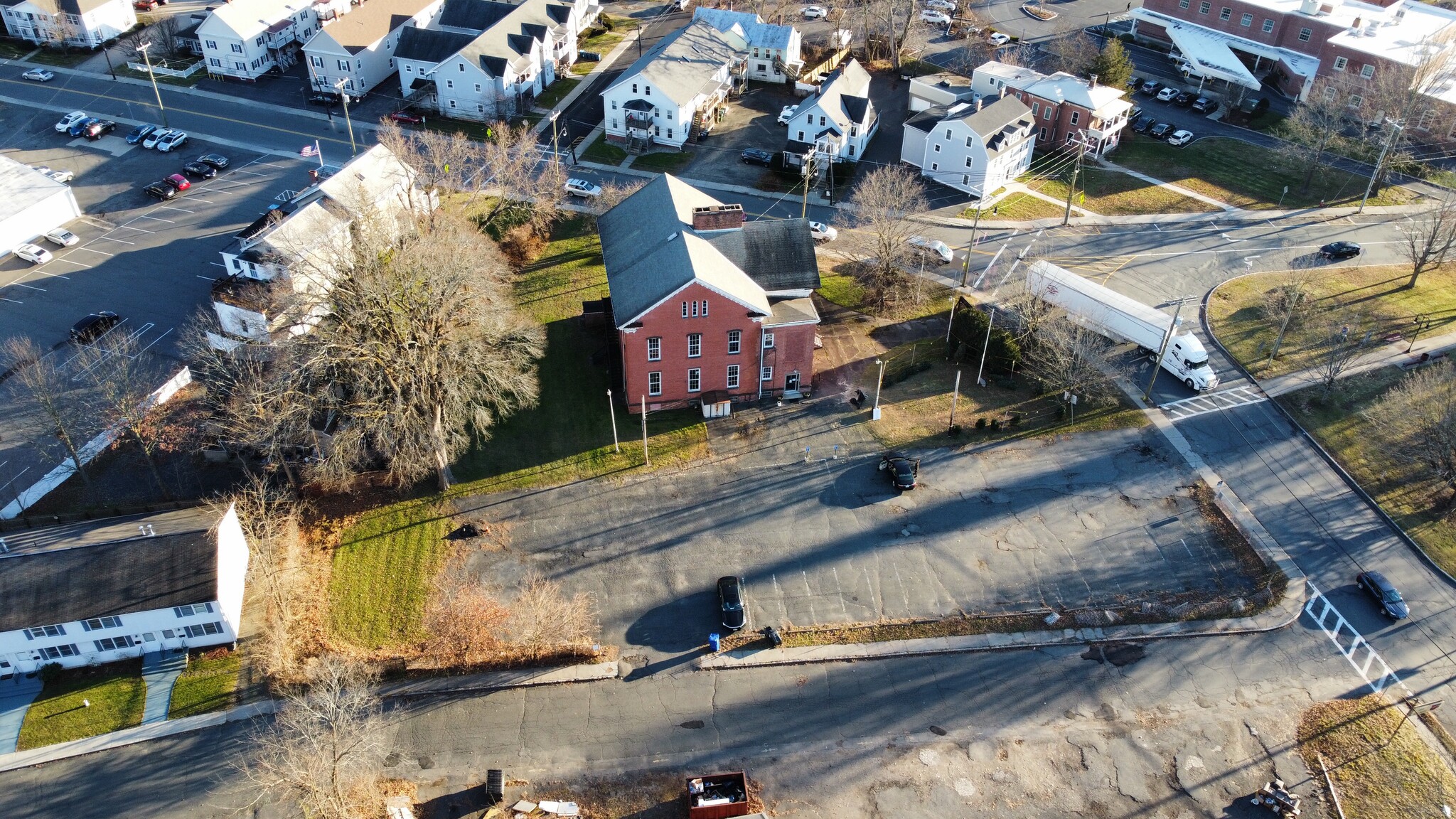 1 Northampton St, Easthampton, MA à vendre Photo principale- Image 1 de 1