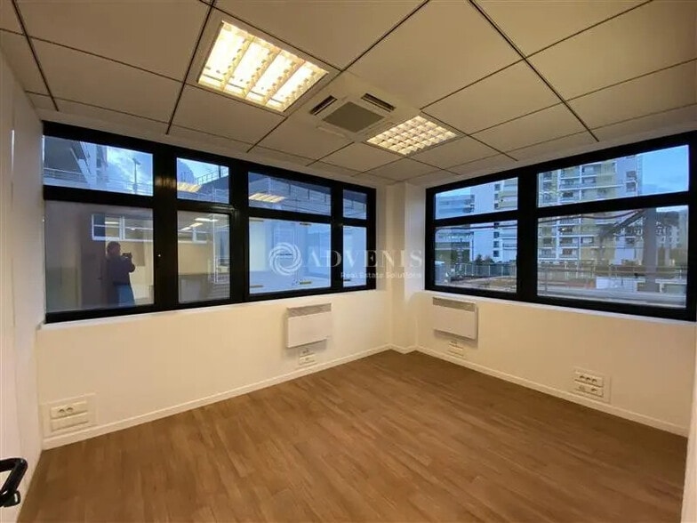 Bureau dans Issy-les-Moulineaux à louer - Photo intérieure - Image 2 de 9
