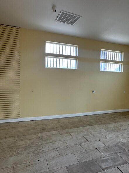 1721 E Mariposa Rd, Stockton, CA à vendre - Photo du bâtiment - Image 3 de 7