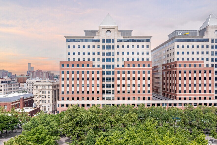 111 River St, Hoboken, NJ for lease - Building Photo - Image 2 of 7