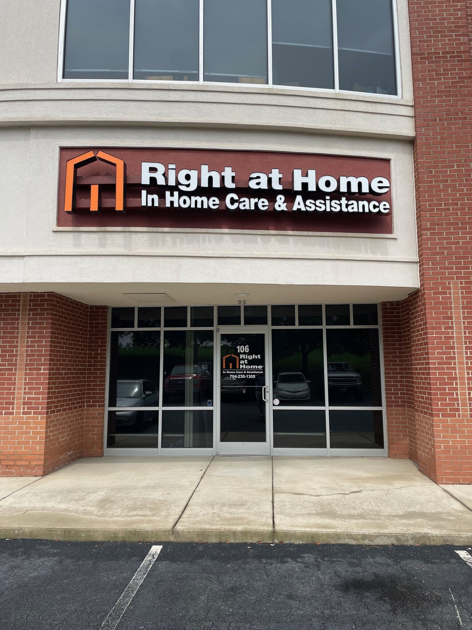 107 Kilson Dr, Mooresville, NC à louer Photo principale- Image 1 de 10