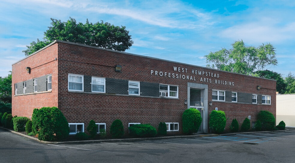 380 Hempstead Ave, West Hempstead, NY à louer - Photo du bâtiment - Image 1 de 2