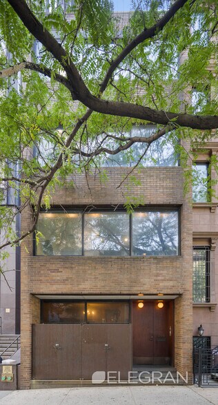 246 E 48th St, New York, NY à vendre - Photo du bâtiment - Image 2 de 26