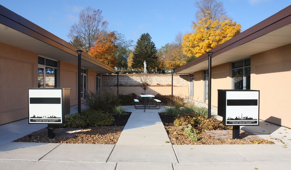 S22W22660 Broadway, Waukesha, WI à louer - Photo du bâtiment - Image 3 de 14