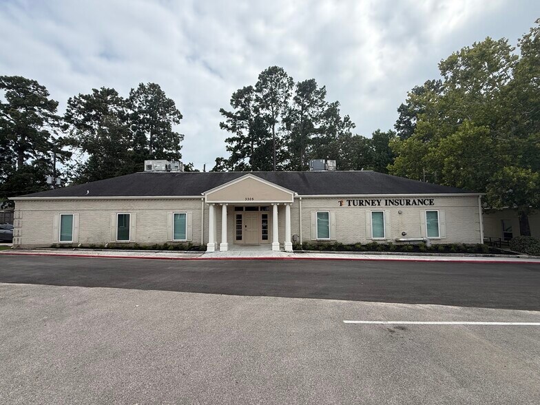 3305 W Davis St, Conroe, TX à louer - Photo du bâtiment - Image 2 de 15