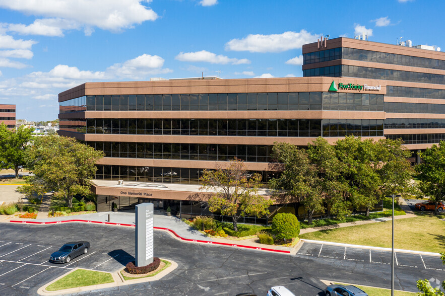 7633 E 63rd Pl, Tulsa, OK for lease - Building Photo - Image 1 of 5