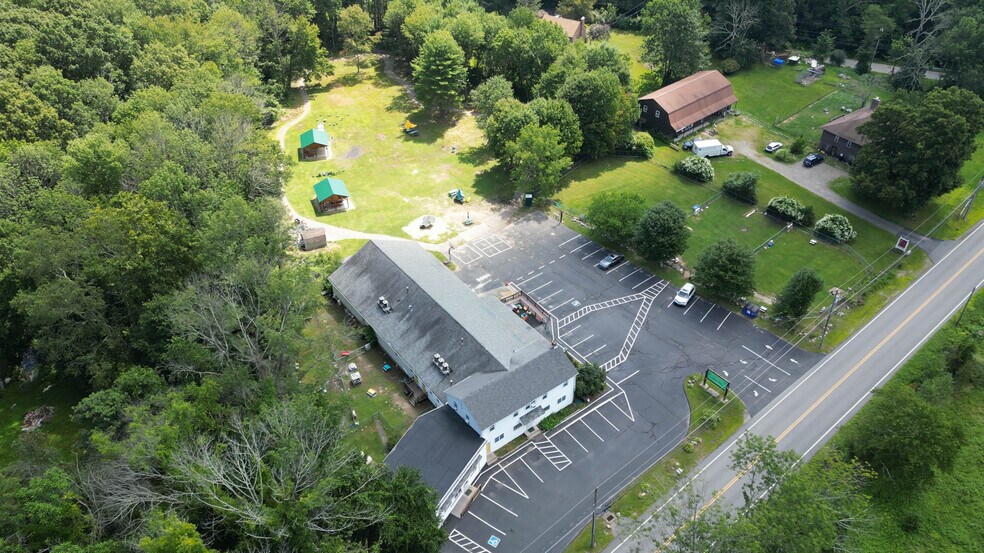 1129 Route 169, Woodstock, CT à vendre - Photo du bâtiment - Image 2 de 40