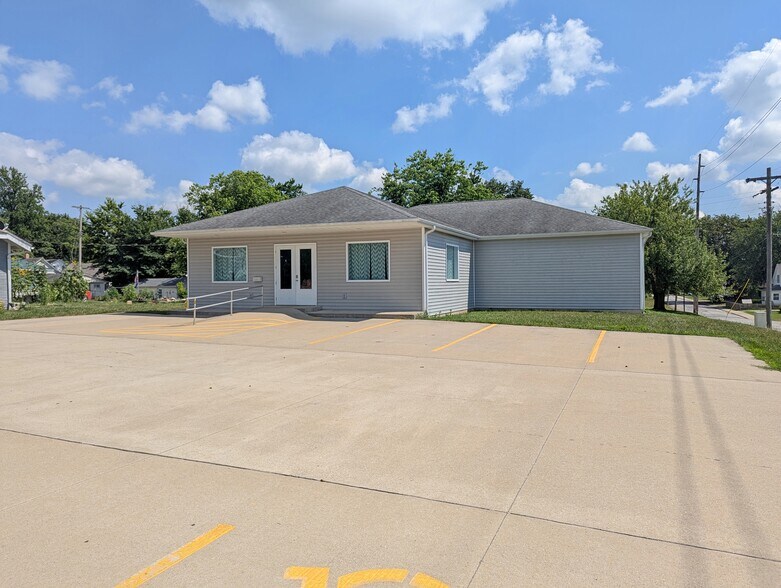 1110 School st, Hillsboro, IL à vendre - Photo du bâtiment - Image 3 de 23