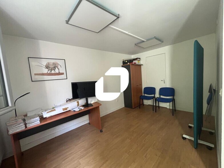 Office in Saint-Maur-des-Fossés for lease - Building Photo - Image 3 of 17