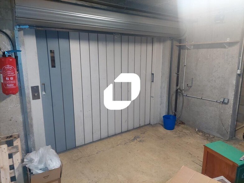 Flex in Boulogne-Billancourt for lease - Building Photo - Image 2 of 9