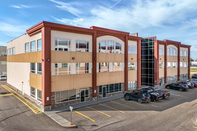 Plus de détails pour 9470 51st Ave, Edmonton, AB - Flex à vendre