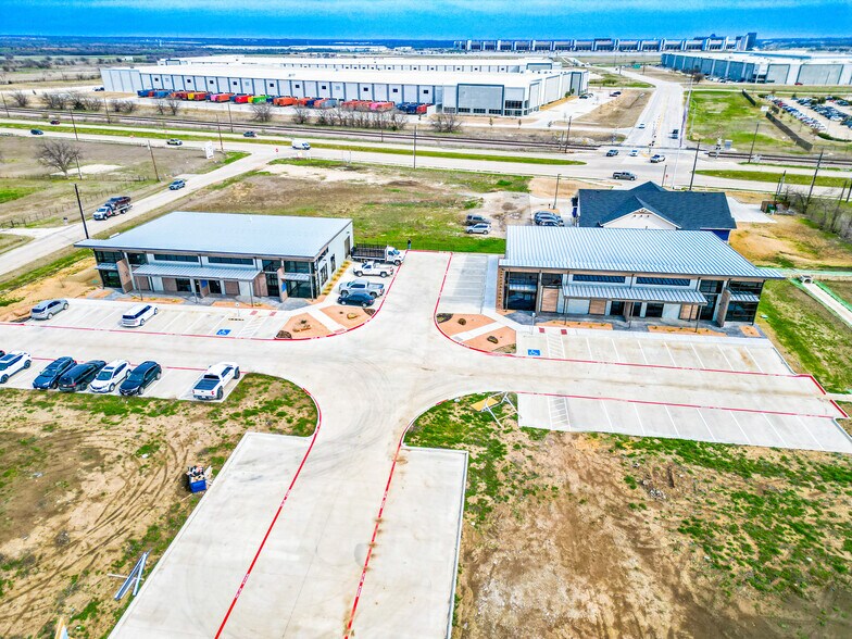 17516 Matany Rd, Justin, TX à louer - Photo du bâtiment - Image 1 de 23
