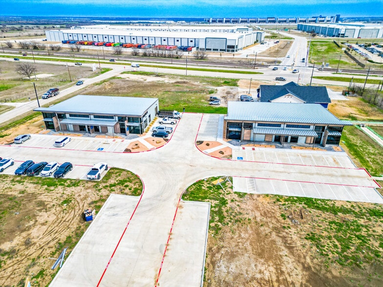 17516 Matany Rd, Justin, TX for lease - Primary Photo - Image 1 of 23