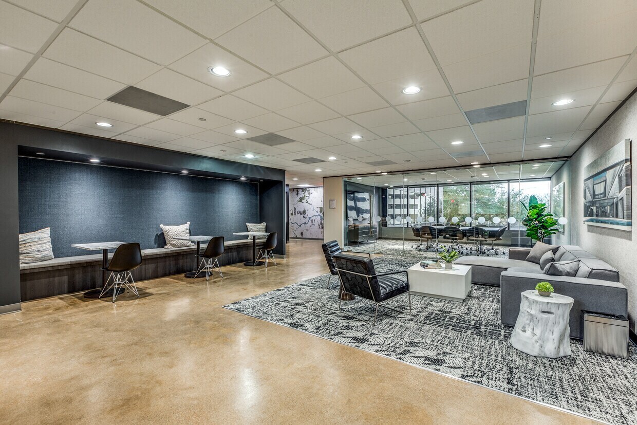 7322 Southwest Fwy, Houston, TX à louer Photo intérieure- Image 1 de 9