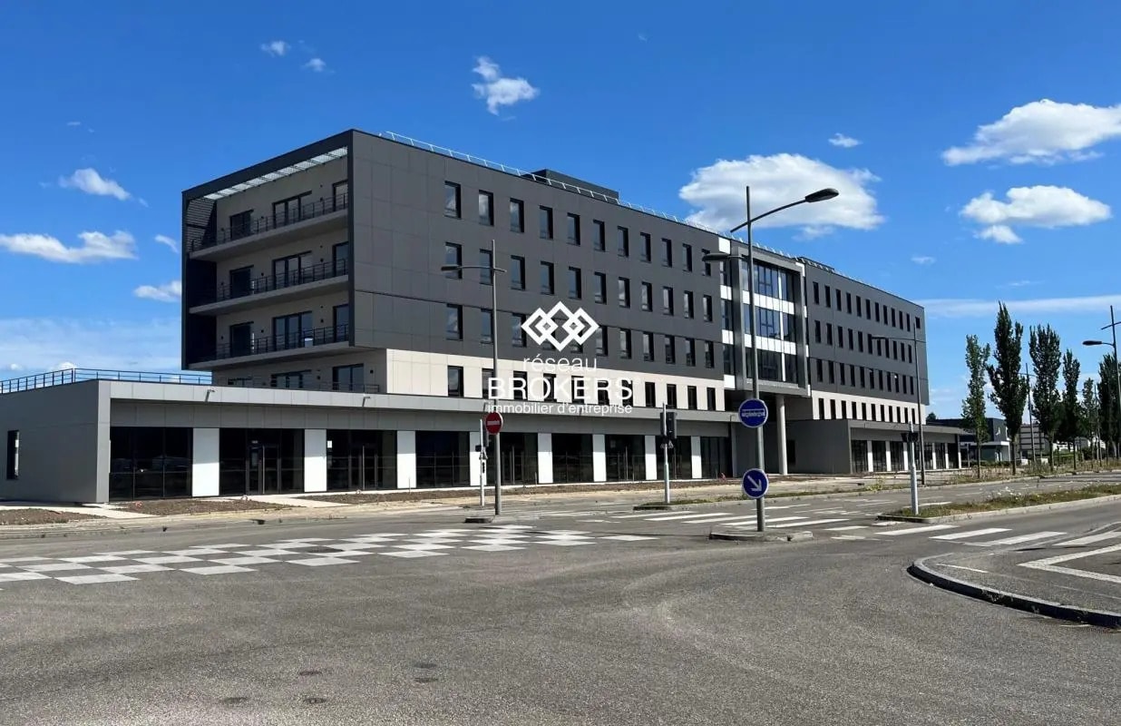Retail in Strasbourg for lease Building Photo- Image 1 of 8