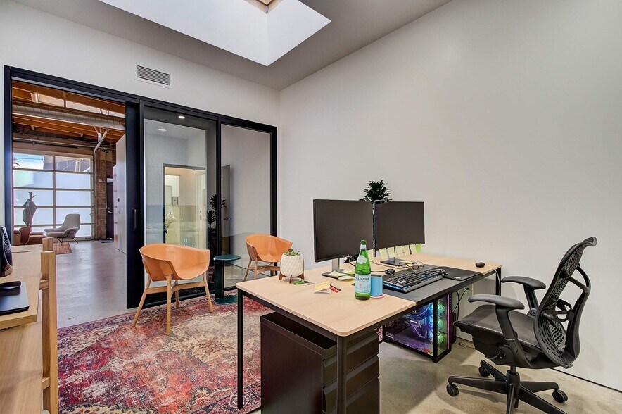 219-221 Rose Ave, Venice, CA à louer - Photo du bâtiment - Image 3 de 5