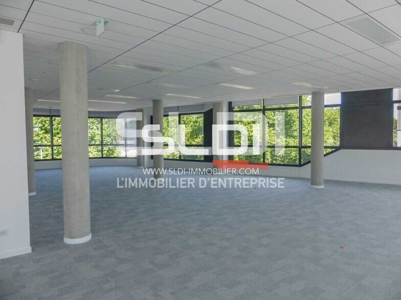 2 Chemin Du Tronchon, Champagne-au-Mont-d'Or à louer - Photo du bâtiment - Image 3 de 10