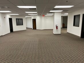 1440 Renaissance Dr, Park Ridge, IL for lease Interior Photo- Image 2 of 4