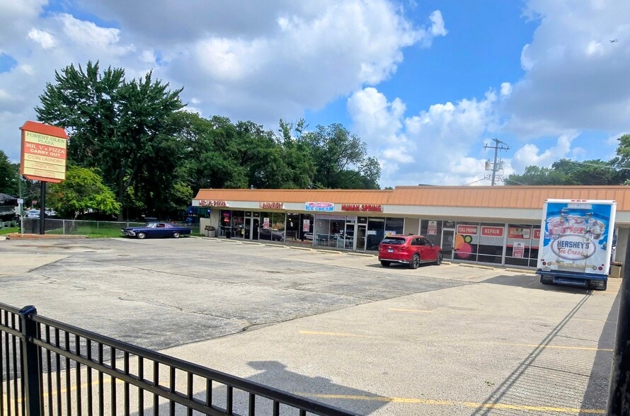 5277 N Elston Ave, Chicago, IL for lease - Building Photo - Image 2 of 7