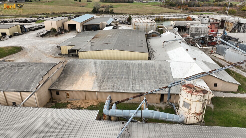 1925 N Main St, Monticello, KY à louer - Photo du bâtiment - Image 3 de 43
