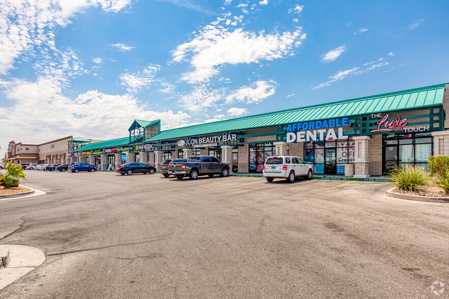 2381 E Windmill Ln, Las Vegas, NV à louer - Photo du bâtiment - Image 3 de 12