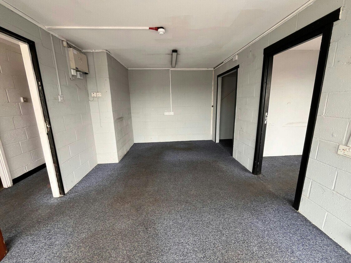 Edison Rd, Aylesbury à louer Photo intérieure- Image 1 de 3