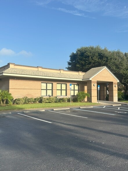 100 3rd St N, Jacksonville Beach, FL à vendre - Photo du bâtiment - Image 1 de 9