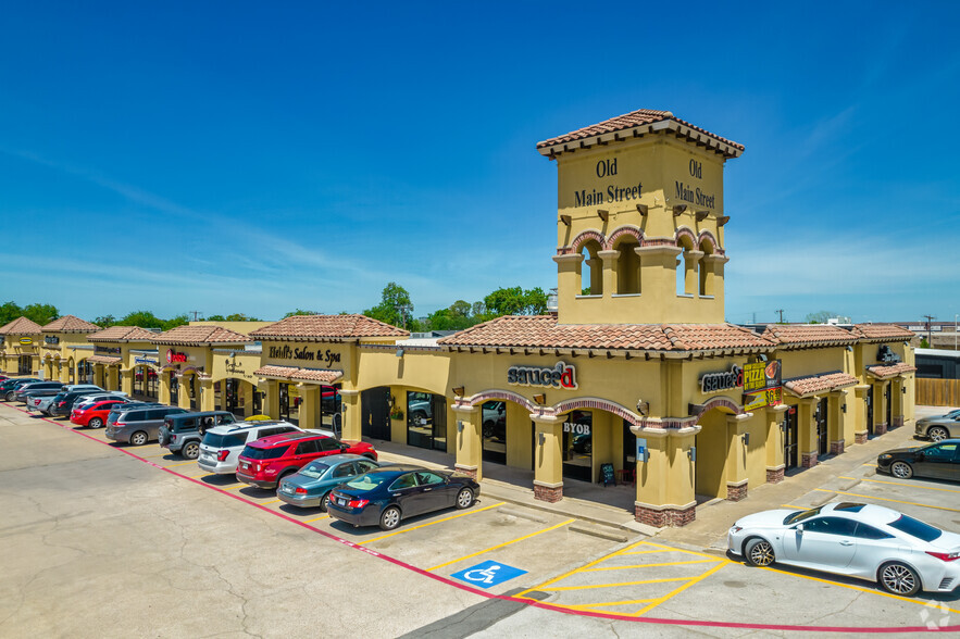 106-180 N Main St, Grapevine, TX for lease - Building Photo - Image 1 of 5