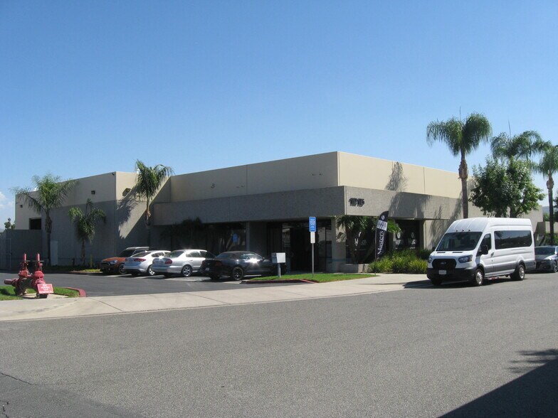 1215 Graphite Dr, Corona, CA à vendre - Photo du bâtiment - Image 1 de 7