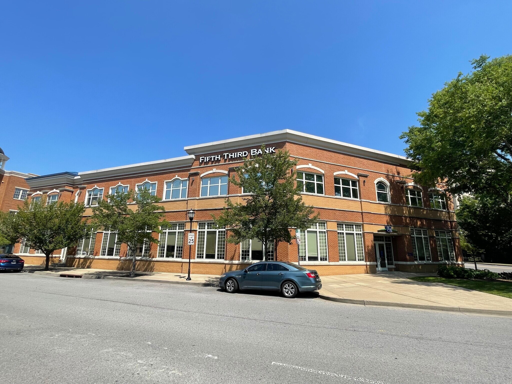 2216 Abbott Martin Rd, Nashville, TN for lease Primary Photo- Image 1 of 11