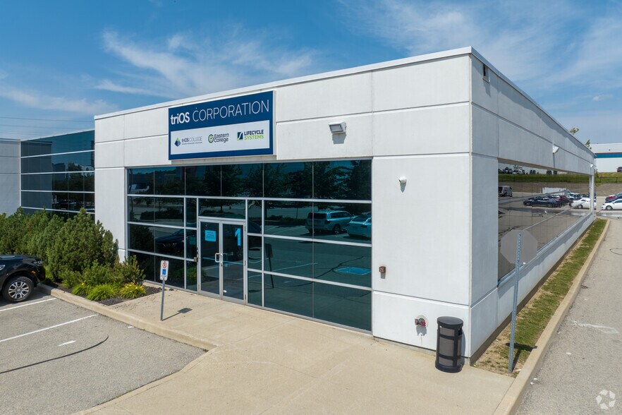 2360 Meadowpine Blvd, Mississauga, ON à louer - Photo du bâtiment - Image 3 de 6