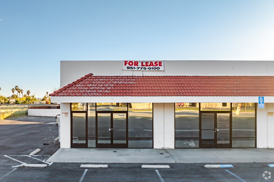 950 Ramona Blvd, San Jacinto, CA à louer - Photo du bâtiment - Image 3 de 7